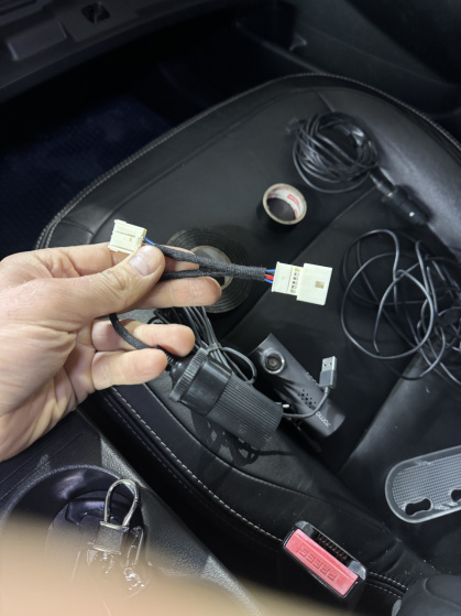 Потихоньку докупаю разные плюшки для Lada Vesta, чтобы сделать эксплуатацию комфортнее. В списке: адаптер к плафону для Vesta NG с 2023 года от